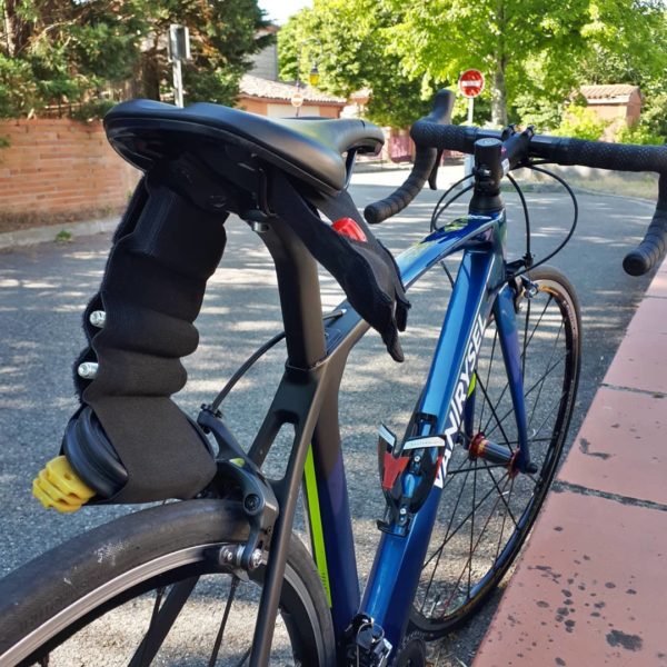 La sacoche de selle organisé qui vient s'enrouler sous la selle de tous vos vélos