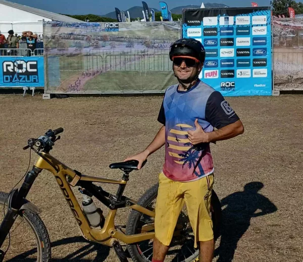 bain de foule au roc d'azur pour le braap! liège braap! liège m'a permis de rouler sans sac à dos lors du roc d'azur 2023