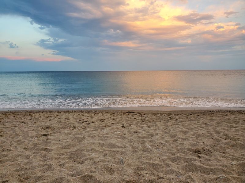 la plage de finale ligure tot le matin