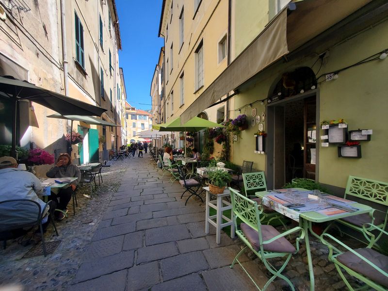les petites terrasses en pleine rue